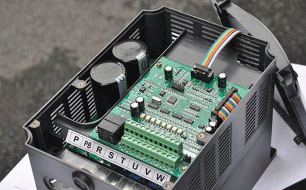 變頻器與西瑪電機(jī)的匹配問(wèn)題。 變頻器與西瑪電機(jī)的匹配問(wèn)題。