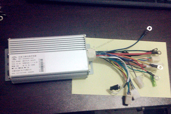 Z2直流電機(jī)控制器的安裝過程分享。